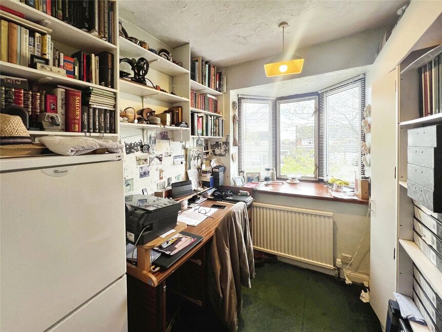 3 bedroom Mid Terrace House to rent, City Way, Rochester, ME1 £1,500 pcm