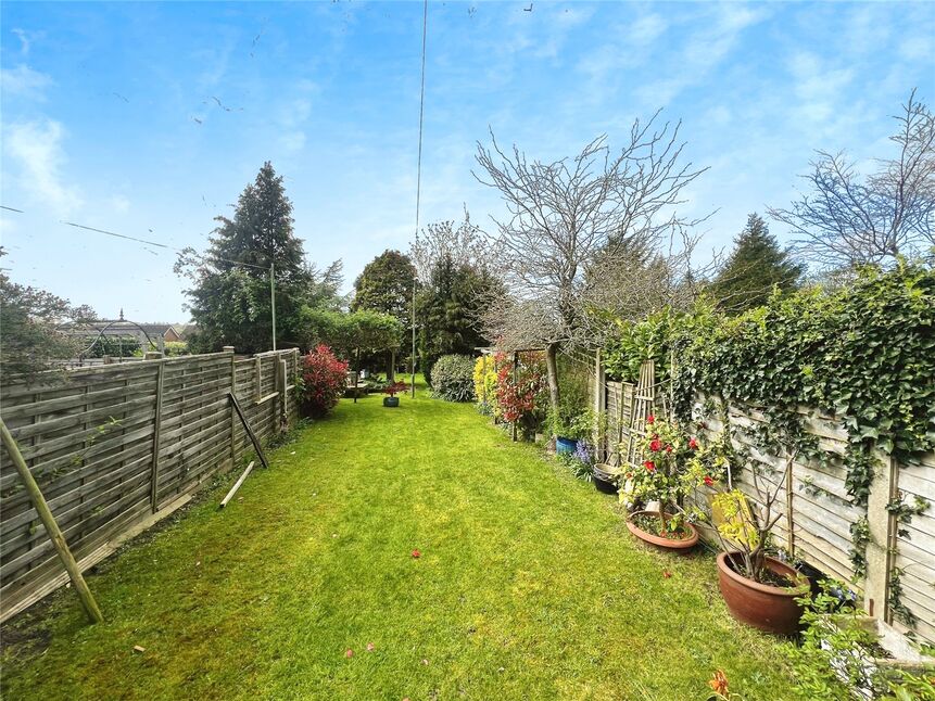 3 bedroom Mid Terrace House to rent, City Way, Rochester, ME1 £1,500 pcm