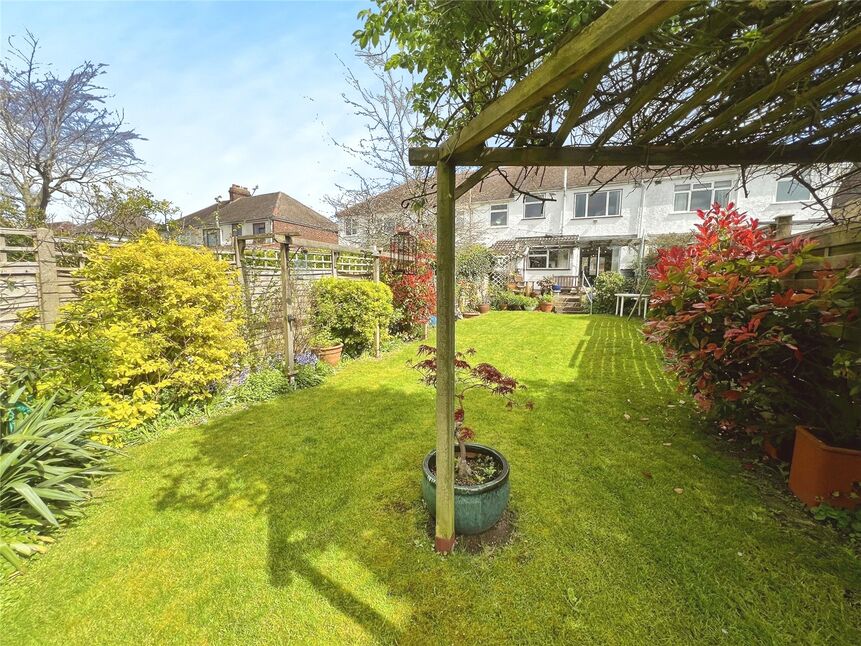 3 bedroom Mid Terrace House to rent, City Way, Rochester, ME1 £1,500 pcm