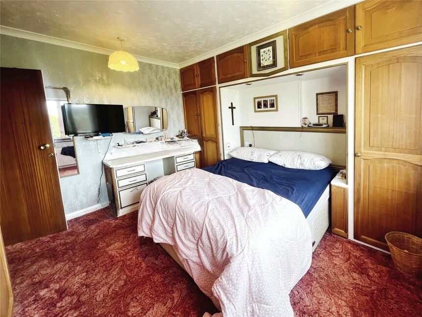 3 bedroom Mid Terrace House to rent, City Way, Rochester, ME1 £1,500 pcm