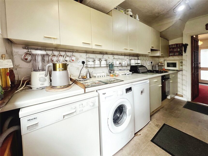 3 bedroom Mid Terrace House to rent, City Way, Rochester, ME1 £1,500 pcm