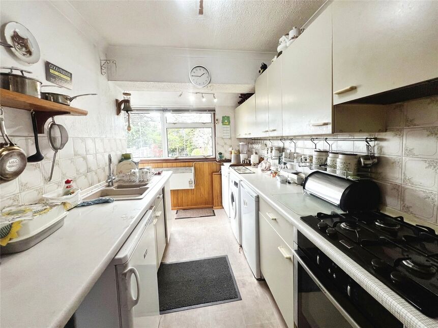 3 bedroom Mid Terrace House to rent, City Way, Rochester, ME1 £1,500 pcm