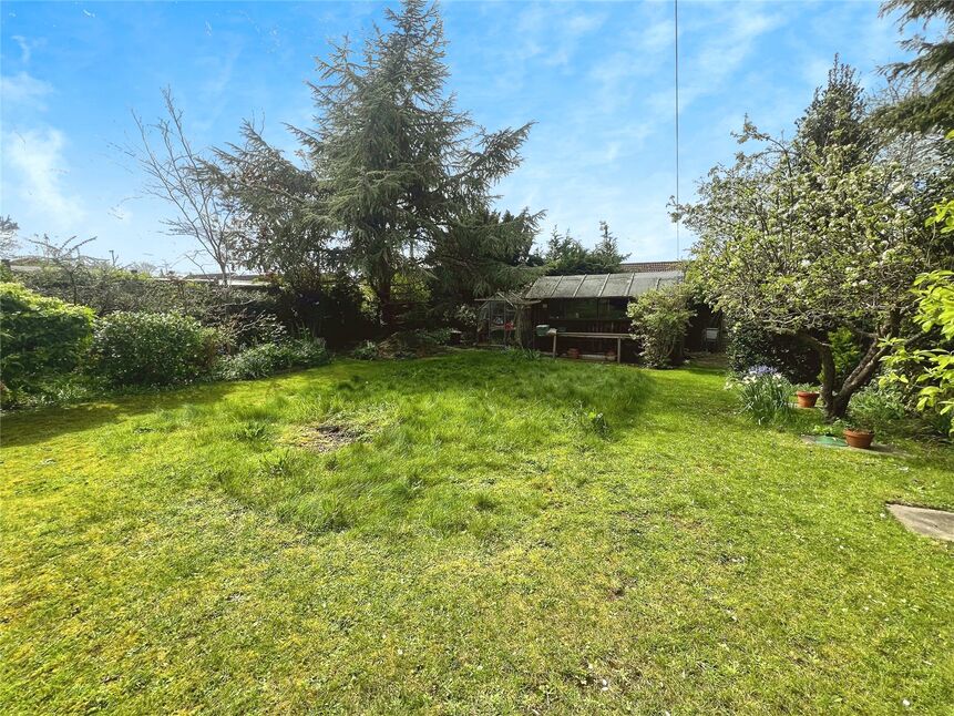 3 bedroom Mid Terrace House to rent, City Way, Rochester, ME1 £1,500 pcm