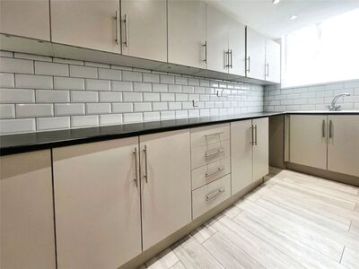 Hillside Avenue, 2 bedroom Flat to rent, &pound;1,250 pcm