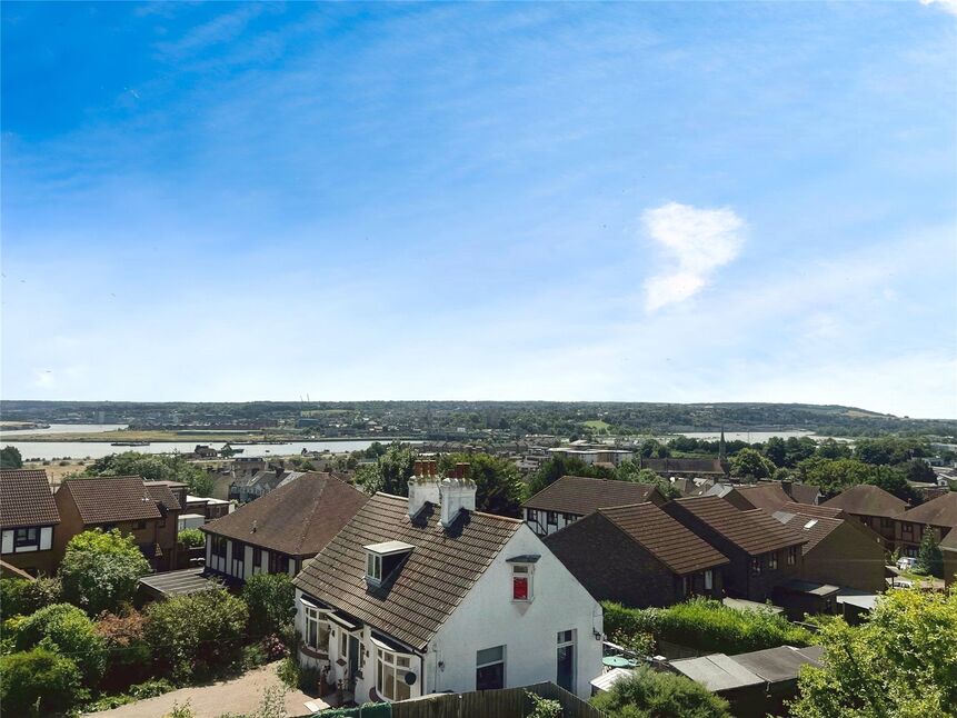 Main image of 2 bedroom Flat to rent, Hillside Avenue, Strood, Kent, ME2