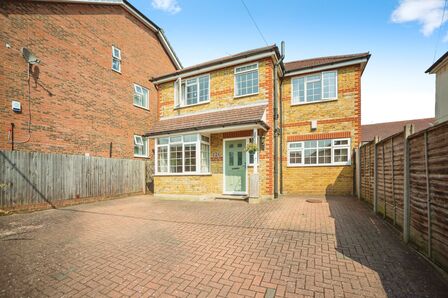 High Street, 5 bedroom Detached House for sale, £600,000