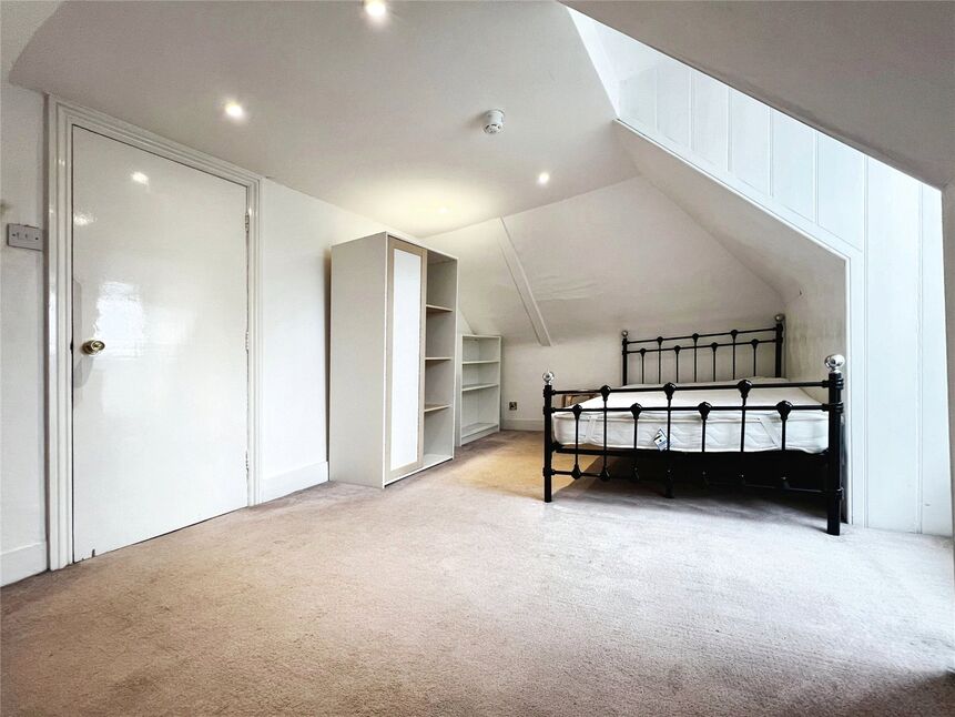Main image of 1 bedroom  Room to rent, High Street, Rochester, Kent, ME1
