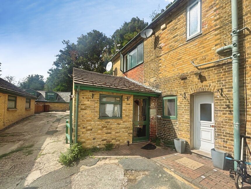 Main image of 3 bedroom House to rent, Chalgrove Mews, Vicarage Road, Rochester, ME2