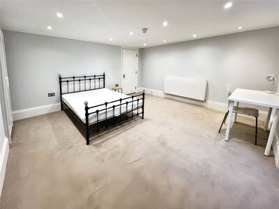 High Street, 1 bedroom  Room to rent, £600 pcm