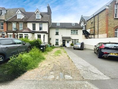4 bedroom Mid Terrace House for sale