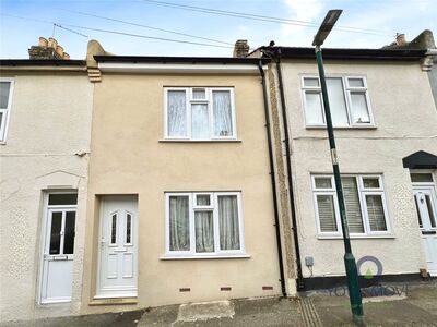 4 bedroom Mid Terrace House to rent