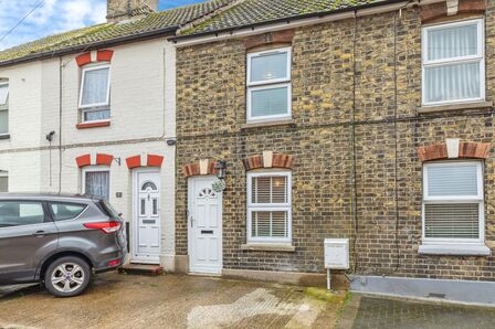 2 bedroom Mid Terrace House for sale