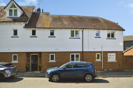 Branta Fields, 2 bedroom Flat to rent, &pound;1,300 pcm