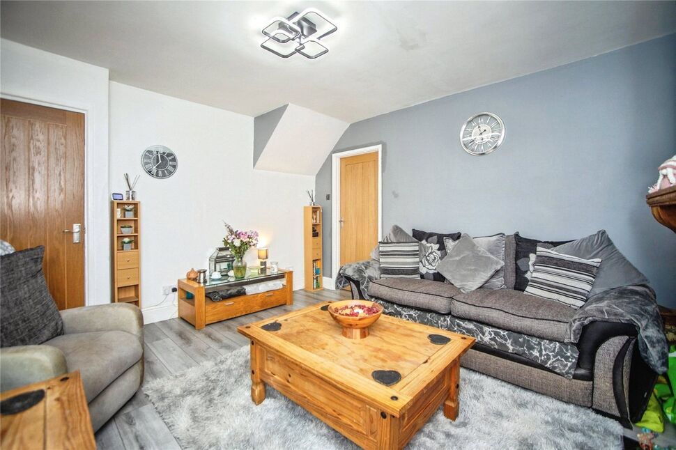 3 bedroom Mid Terrace House for sale
