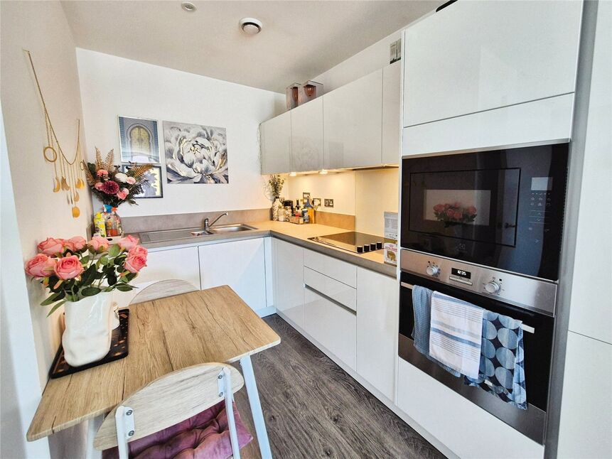 Kitchen / Lounge