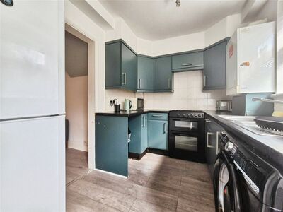 3 bedroom Mid Terrace House for sale