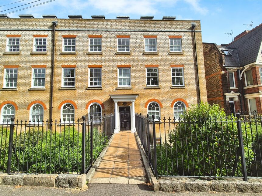 2 bedroom  Flat for sale
