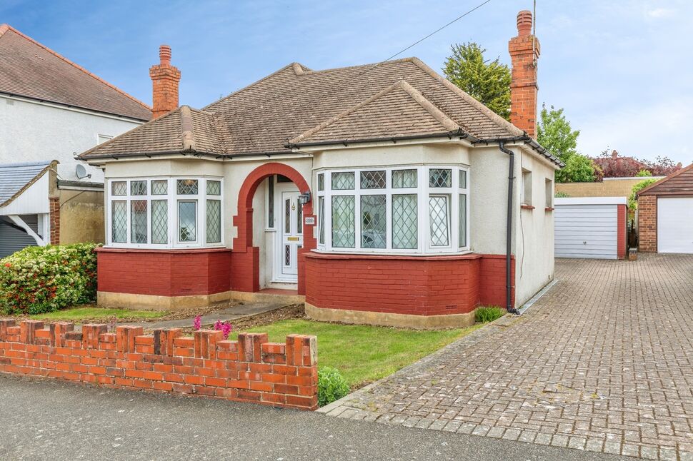 2 bedroom Detached Bungalow for sale