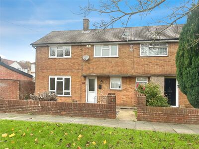 Albatross Avenue, 3 bedroom Semi Detached House to rent, £1,500 pcm