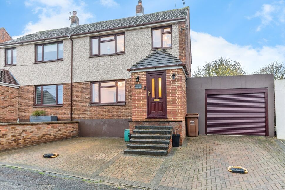 Main image of 3 bedroom Semi Detached House for sale, Castle Street, Upnor, Kent, ME2