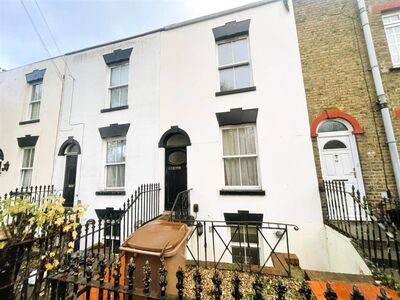 Mill Road, 4 bedroom House to rent, &pound;1,500 pcm