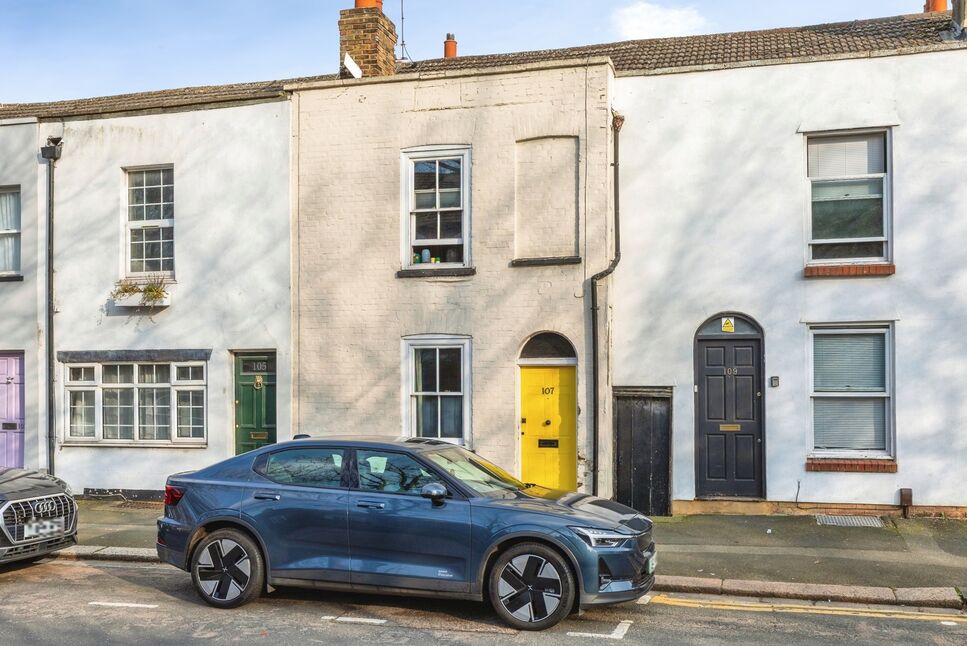 3 bedroom Mid Terrace House for sale