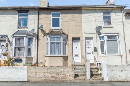 3 bedroom Mid Terrace House for sale