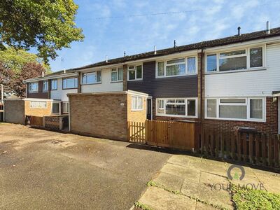 3 bedroom Mid Terrace House for sale