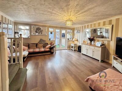 3 bedroom Mid Terrace House for sale