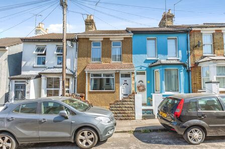 3 bedroom Mid Terrace House for sale