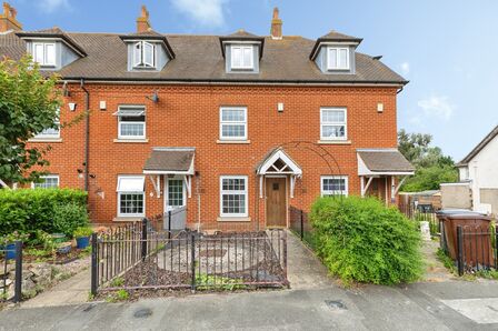 4 bedroom Mid Terrace House for sale
