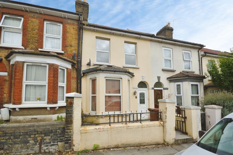 Main image of 3 bedroom House to rent, Grove Road, Rochester, Kent, ME2