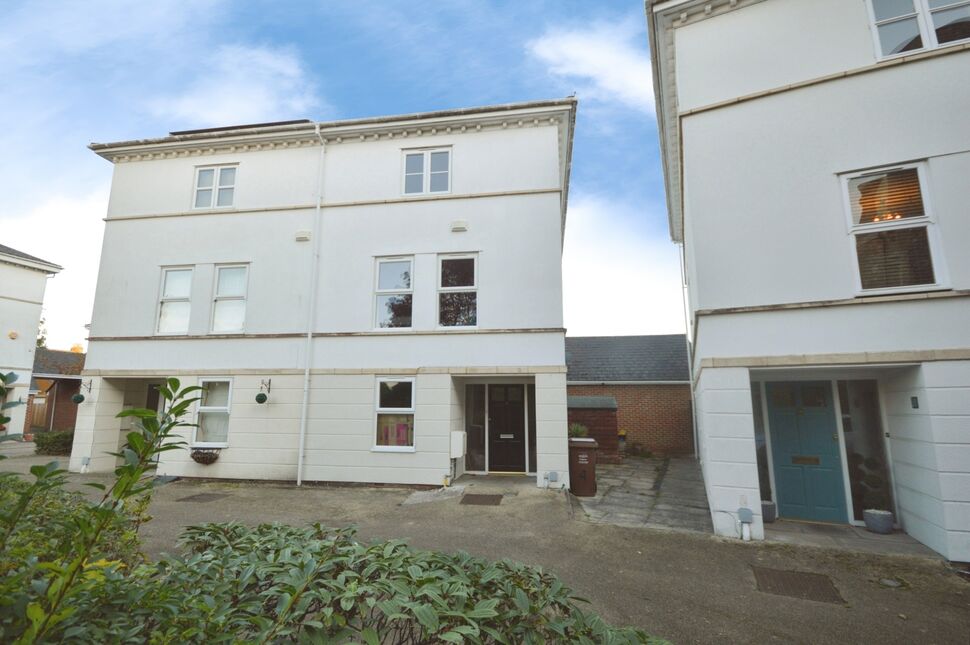 Main image of 4 bedroom Semi Detached House to rent, Gun Tower Mews, Rochester, ME1