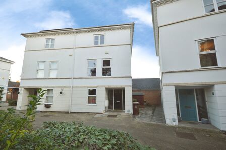 Gun Tower Mews, 4 bedroom Semi Detached House to rent, &pound;2,300 pcm
