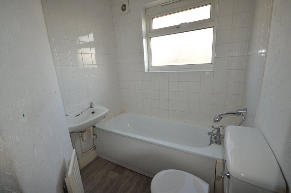 2 bedroom Mid Terrace House to rent, Mayfair, Rochester, ME2 £1,050 pcm