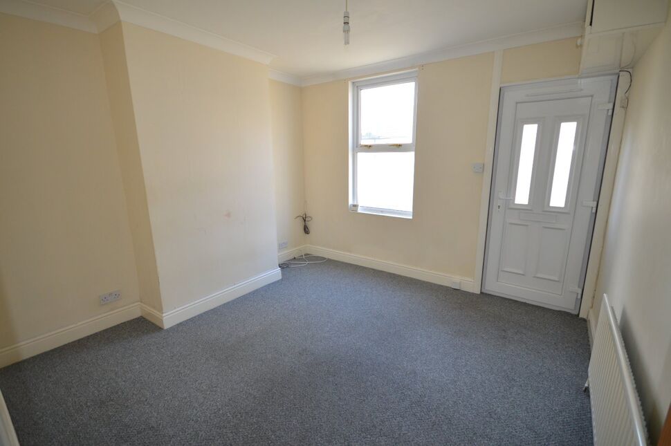 2 bedroom Mid Terrace House to rent, Mayfair, Rochester, ME2 £1,050 pcm