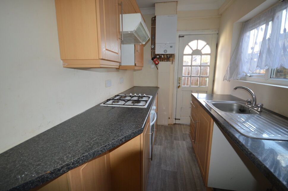 2 bedroom Mid Terrace House to rent, Mayfair, Rochester, ME2 £1,050 pcm