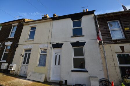 2 bedroom Mid Terrace House to rent