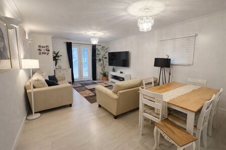 Hulse Road, 2 bedroom Flat for sale, &pound;200,000