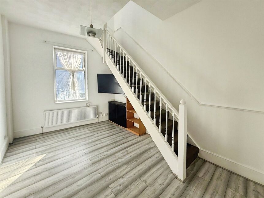 Main image of 2 bedroom Flat to rent, Kimberley Road, Southsea, Hampshire, PO4