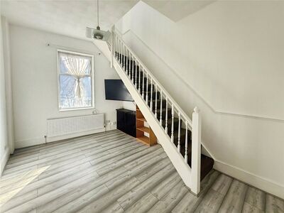 Kimberley Road, 2 bedroom Flat to rent, &pound;1,500 pcm