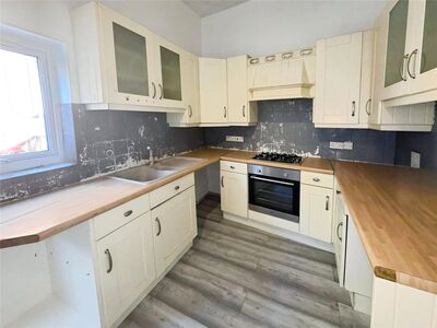 Kimberley Road, 2 bedroom Flat to rent, &pound;1,300 pcm