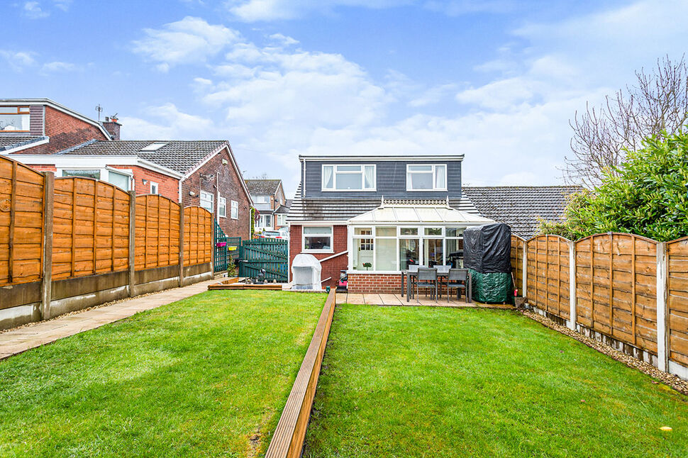 4 bedroom Semi Detached House for sale, Linkside Avenue, Royton, OL2