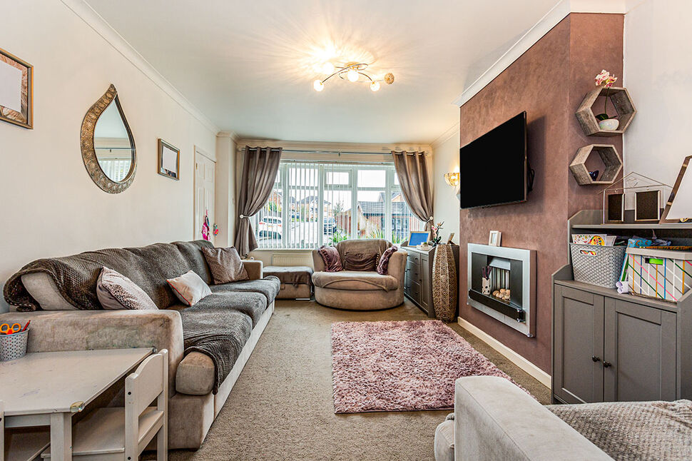 4 bedroom Semi Detached House for sale, Linkside Avenue, Royton, OL2