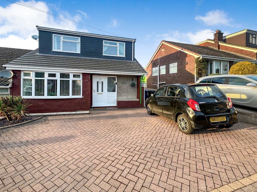 4 bedroom Semi Detached House for sale, Linkside Avenue, Royton, OL2