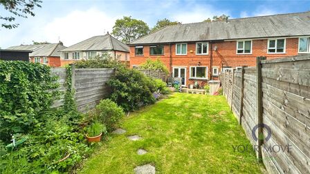 3 bedroom Mid Terrace House for sale
