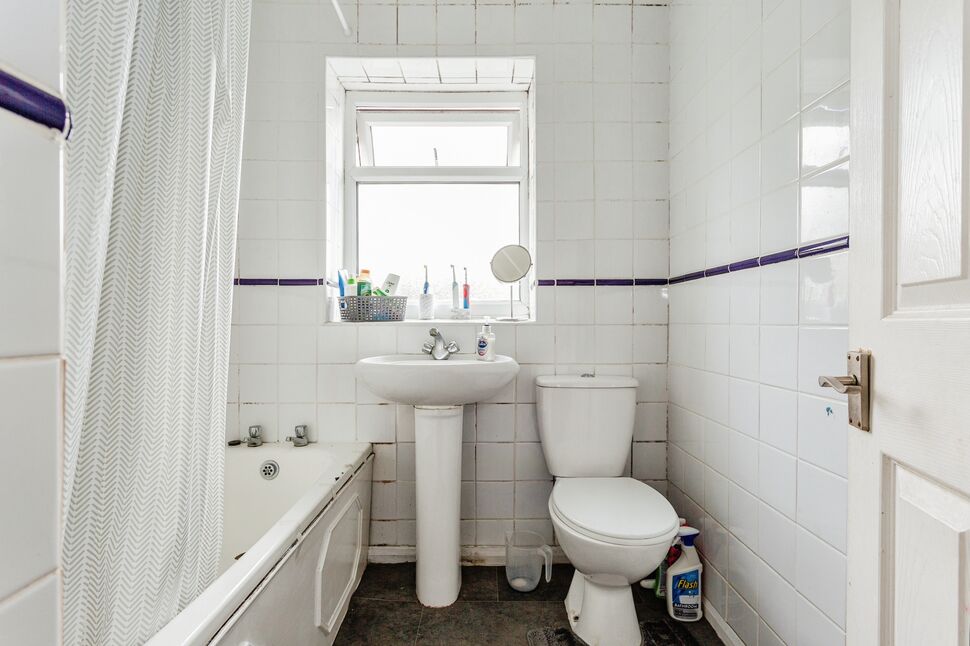 3 bedroom Mid Terrace House for sale, Milnrow Road, Shaw, OL2 £142,000