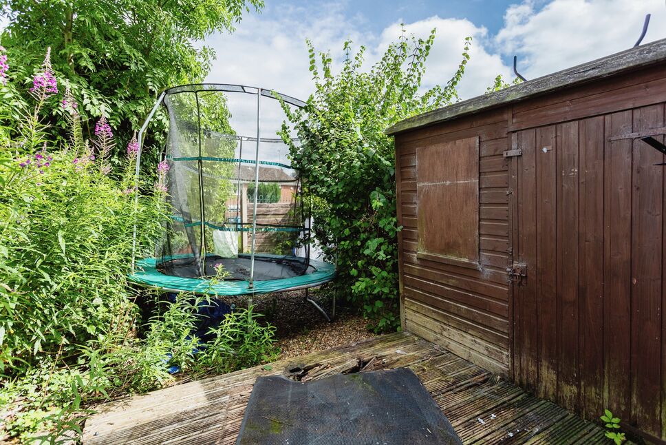 3 bedroom Mid Terrace House for sale, Milnrow Road, Shaw, OL2 £142,000