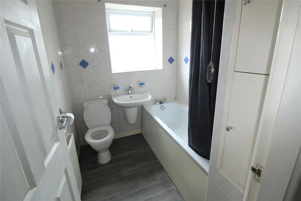 2 bedroom Mid Terrace House for sale, Hollinhall Street, Oldham, OL4