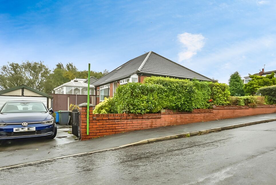 2 bedroom Semi Detached Bungalow for sale, Norfolk Way, Royton, OL2 £